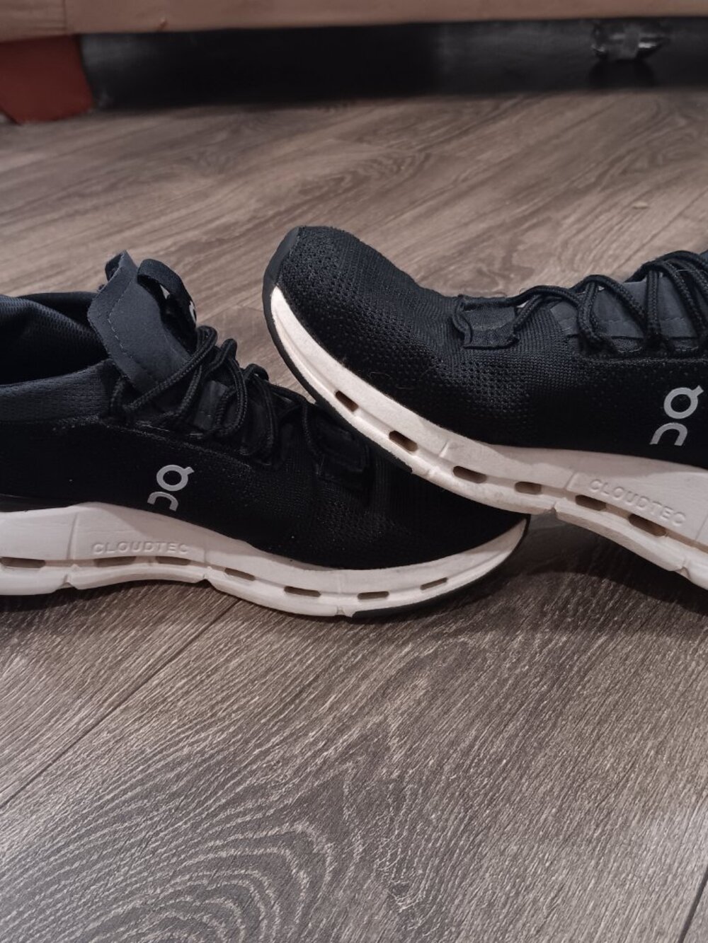 On running cloudnova sneakers / black / womans size 7 - Picture 3 of 9